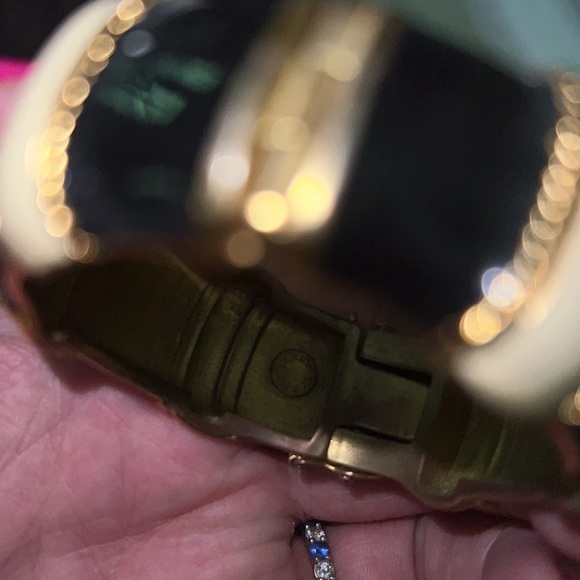 Chic GUC JCrew Black/White bangle style bracelet. - Picture 4 of 7